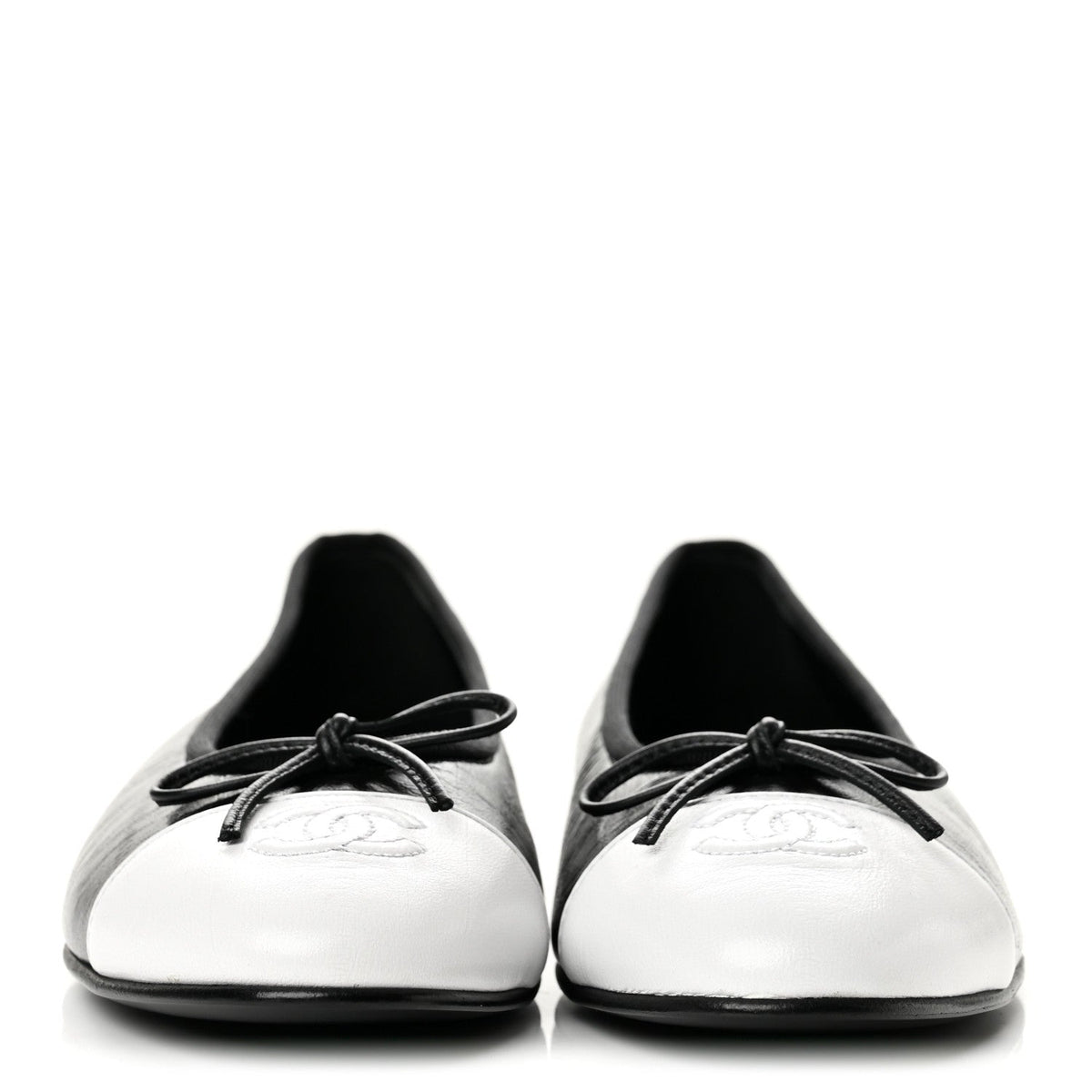 Crumpled Shiny Lambskin CC Cap Toe Ballerina Flats 39 Black White