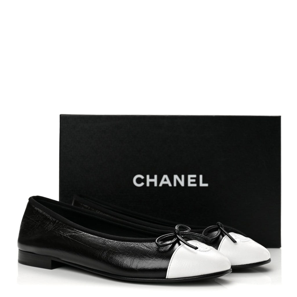Crumpled Shiny Lambskin CC Cap Toe Ballerina Flats 39 Black White