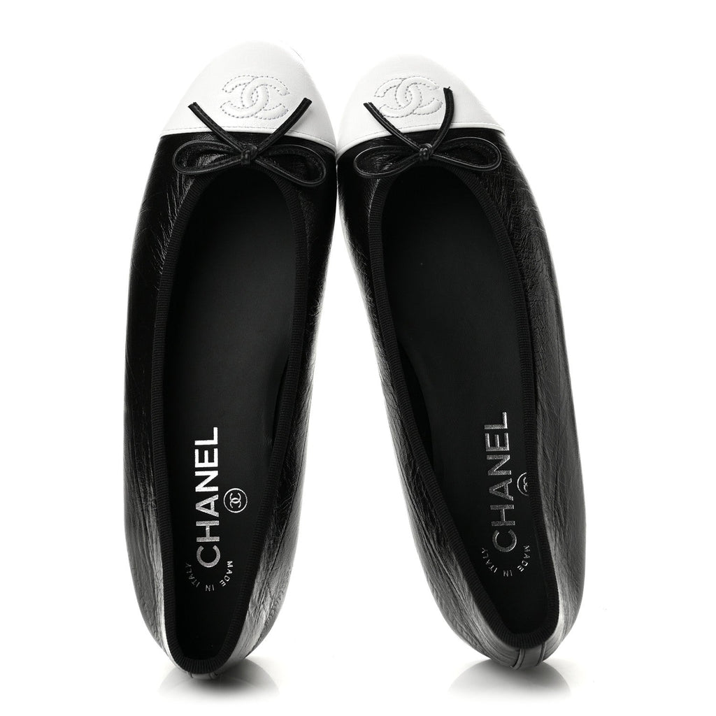 Crumpled Shiny Lambskin CC Cap Toe Ballerina Flats 39 Black White