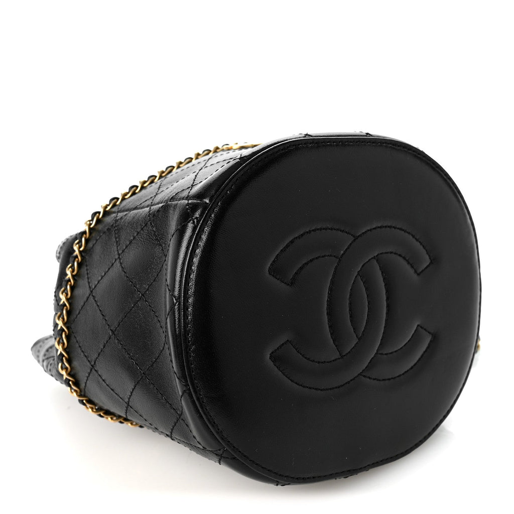 Shiny Lambskin Quilted Chain Around Drawstring Bucket Clutch With Chain Black