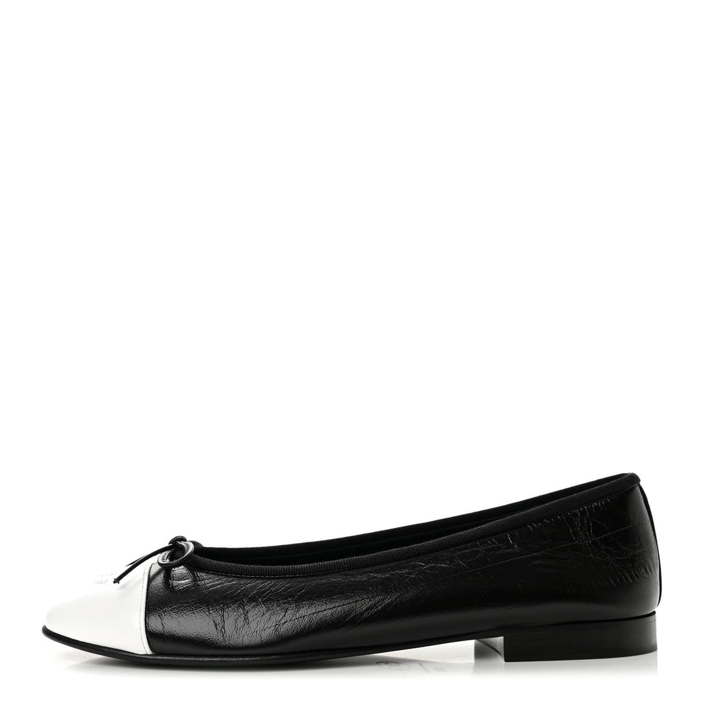 Crumpled Shiny Lambskin CC Cap Toe Ballerina Flats 39 Black White