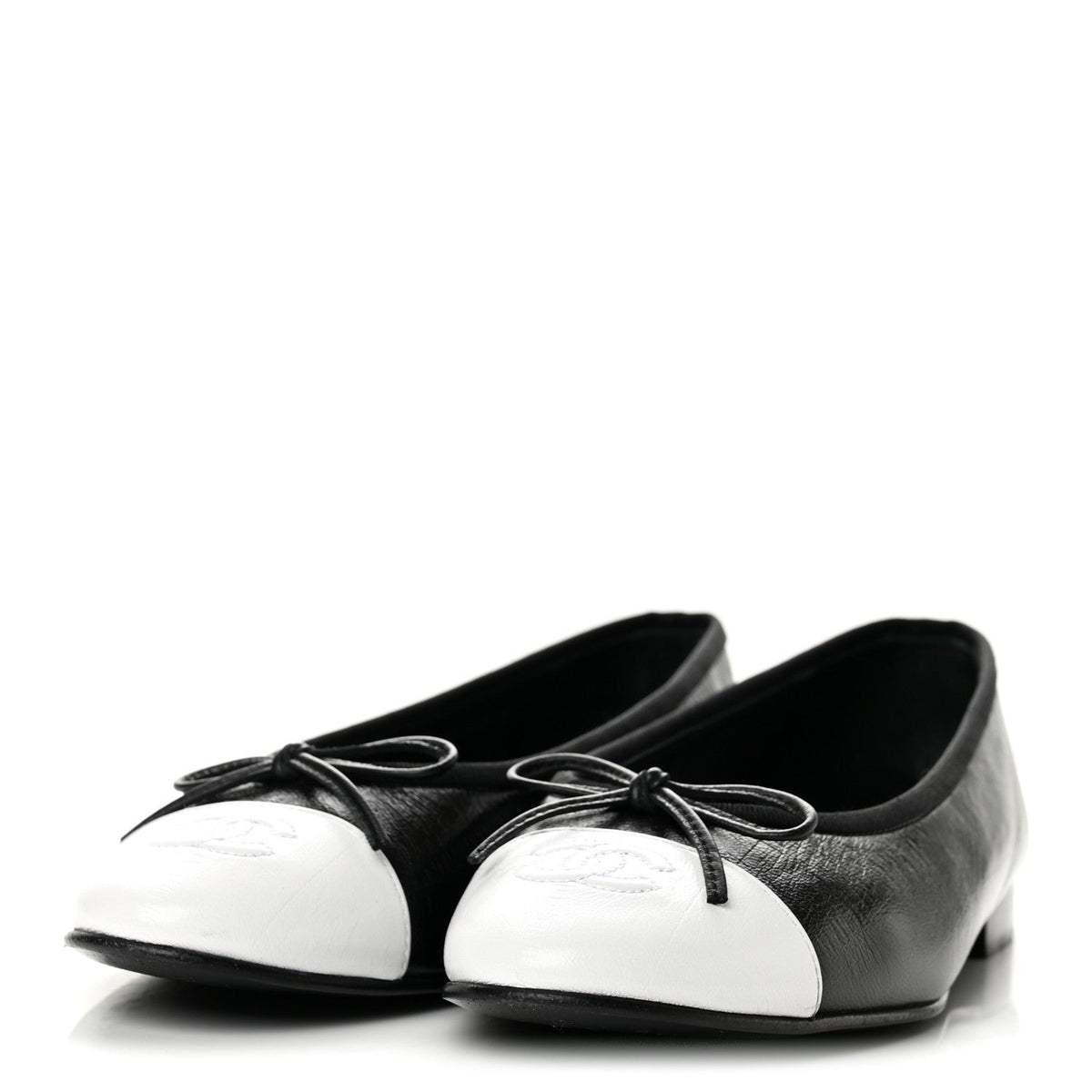 Crumpled Shiny Lambskin CC Cap Toe Ballerina Flats 37.5 Black White