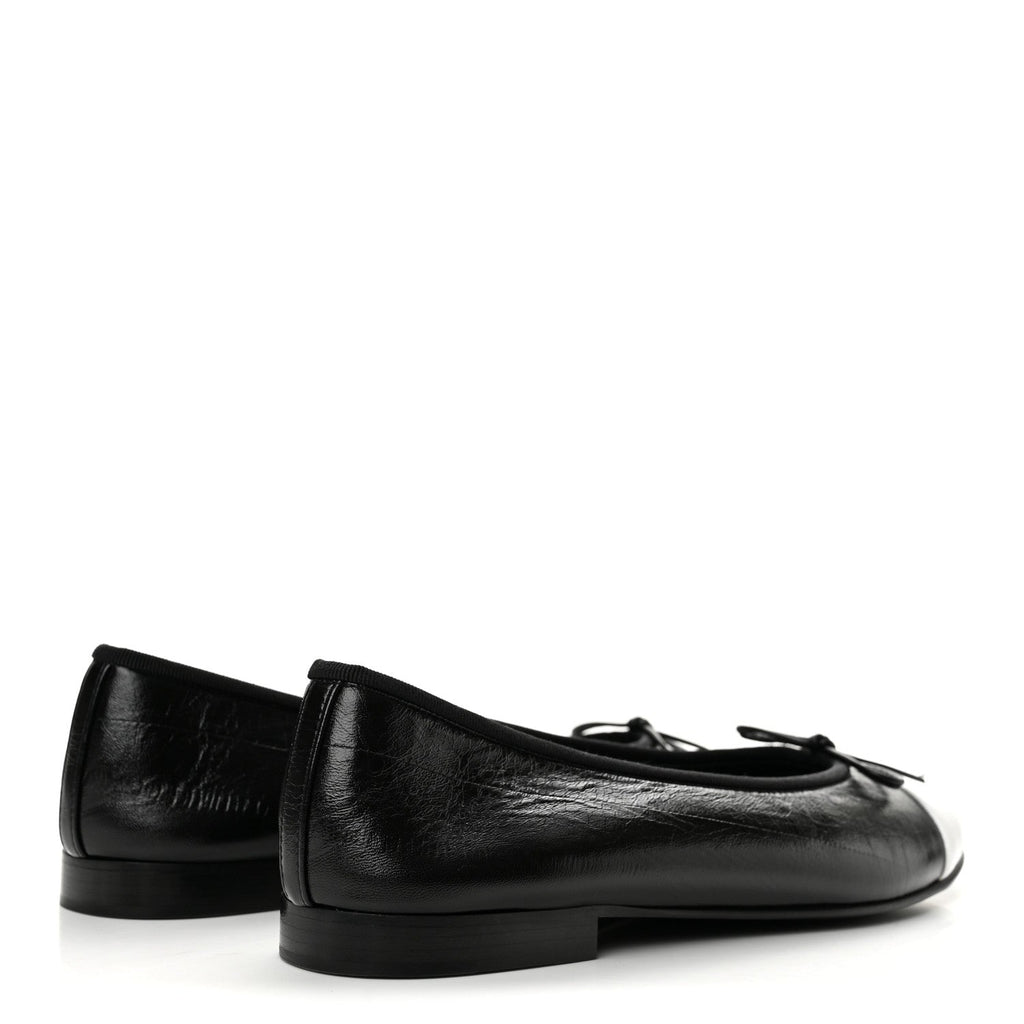 Crumpled Shiny Lambskin CC Cap Toe Ballerina Flats 39 Black White