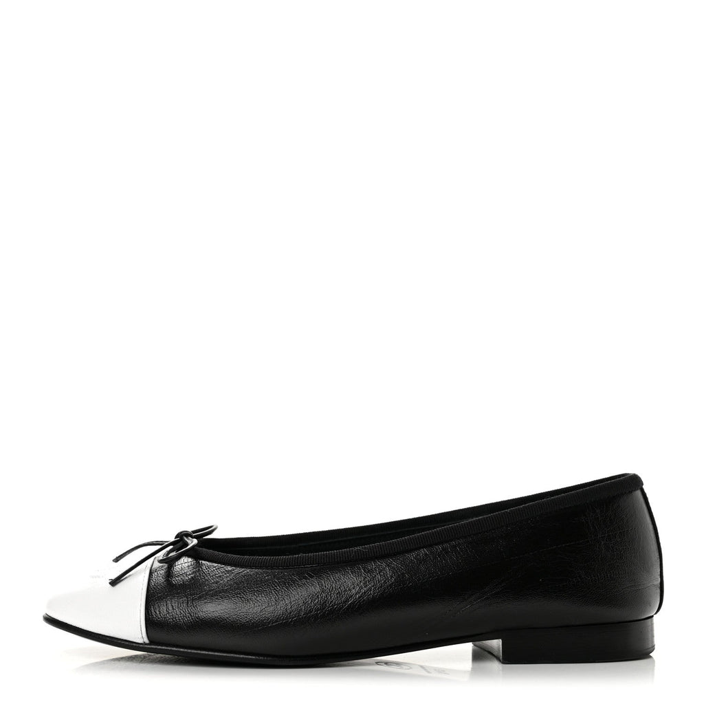 Crumpled Shiny Lambskin CC Cap Toe Ballerina Flats 37.5 Black White