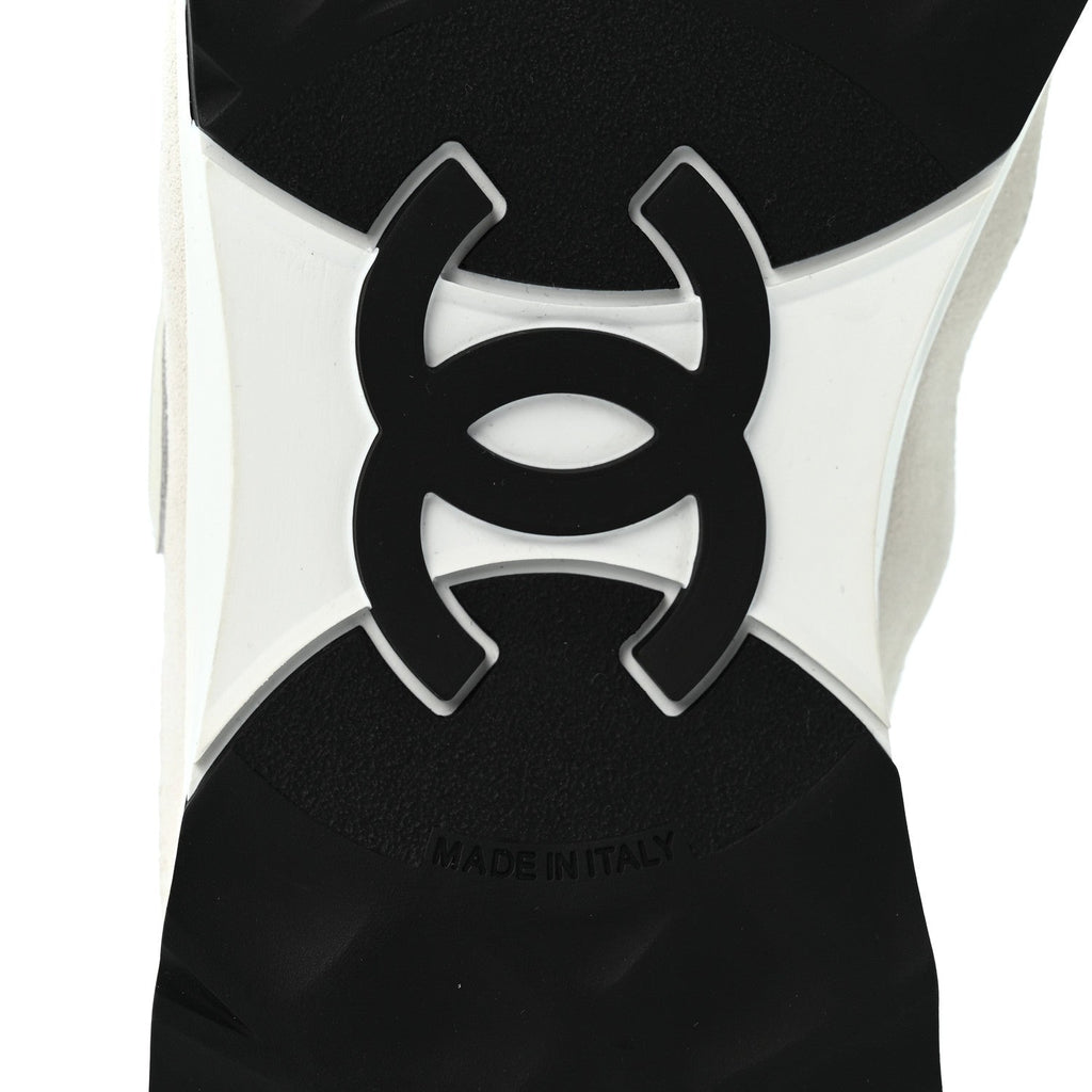 Suede Calfskin Quilted CC Sneakers 39 White Black