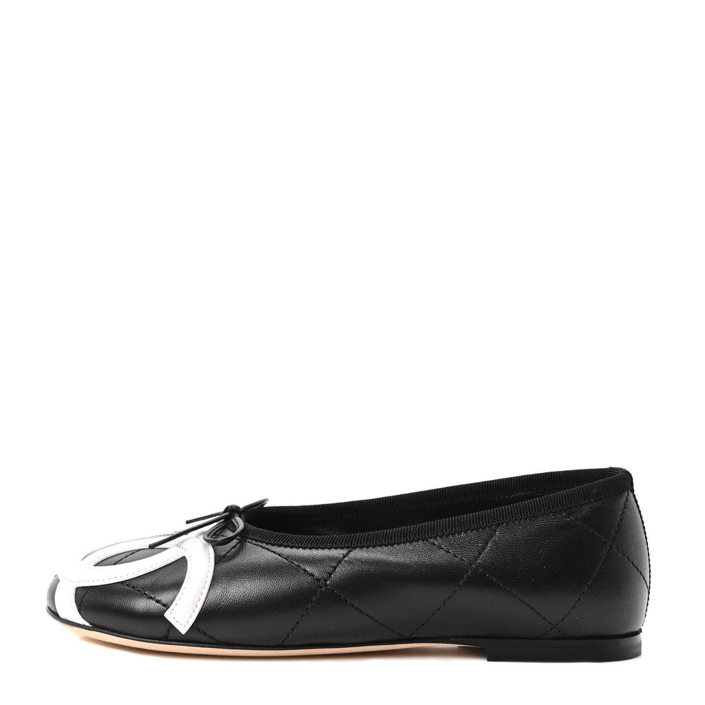 Lambskin Quilted CC Cambon Ballet Flats 35 Black White