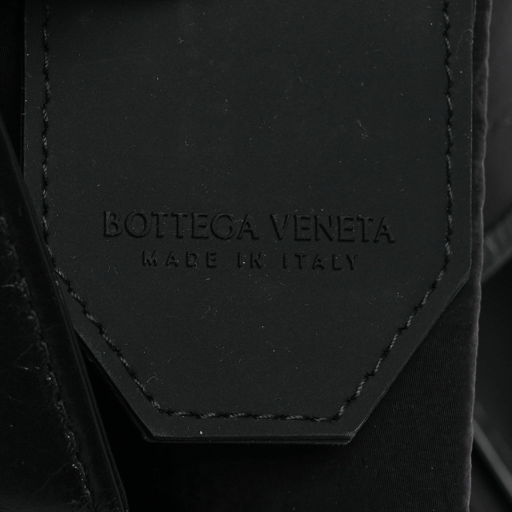 Paper Calfskin Maxi Intreccio The Belt Cassette Bag Black