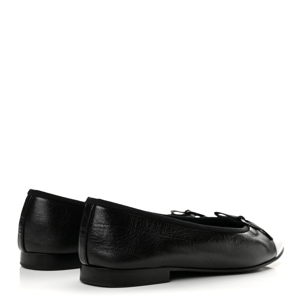 Crumpled Shiny Lambskin CC Cap Toe Ballerina Flats 37.5 Black White