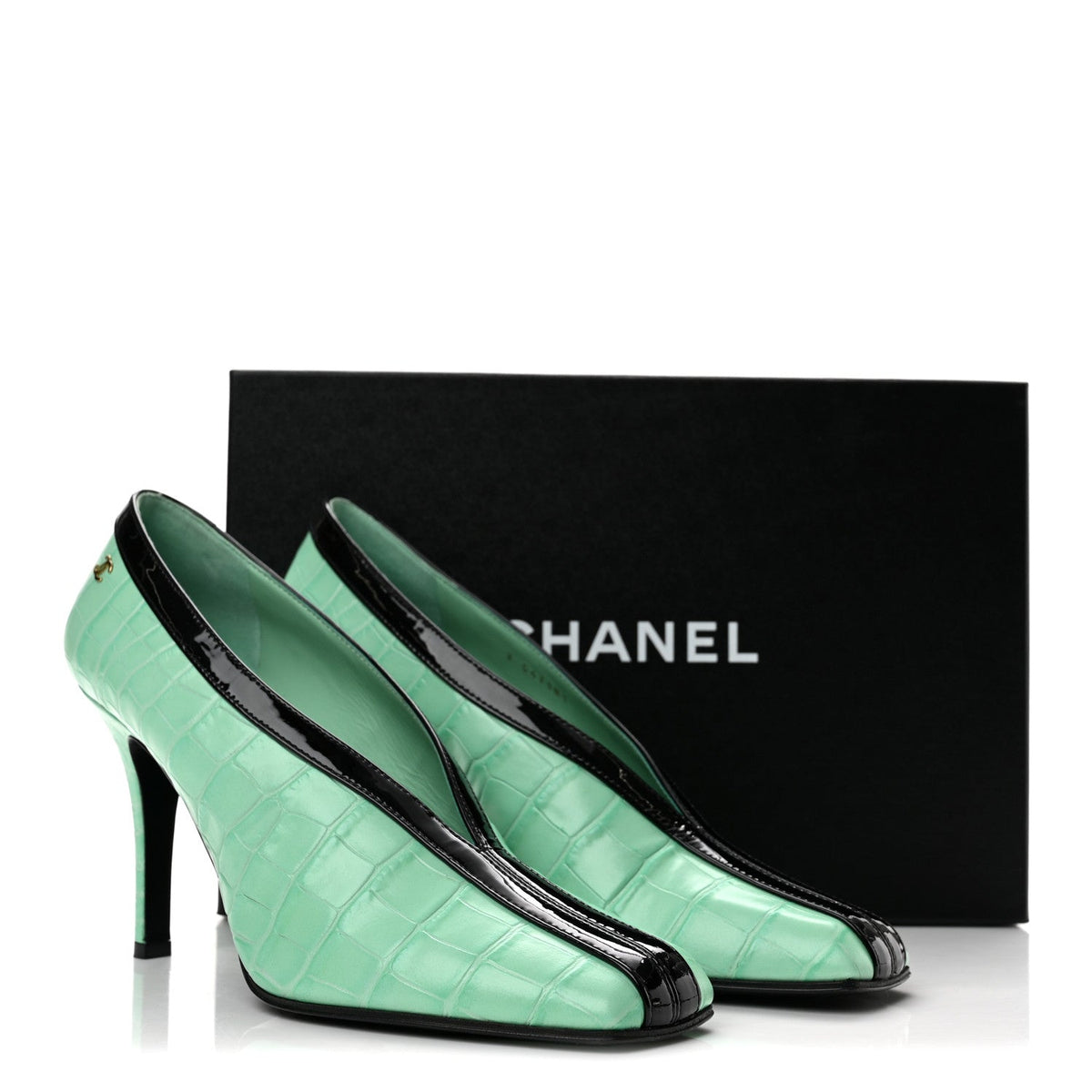 Crocodile Embossed Patent Calfskin Pumps 40 Green Black