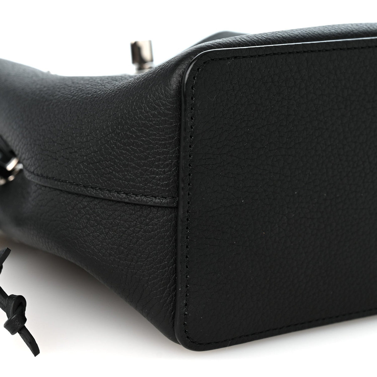 Calfskin Nano Lockme Bucket Black