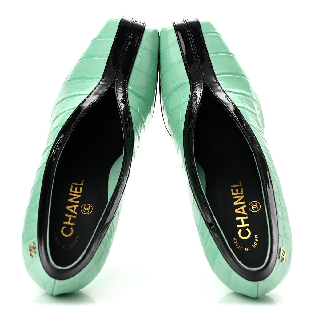 Crocodile Embossed Patent Calfskin Pumps 40 Green Black