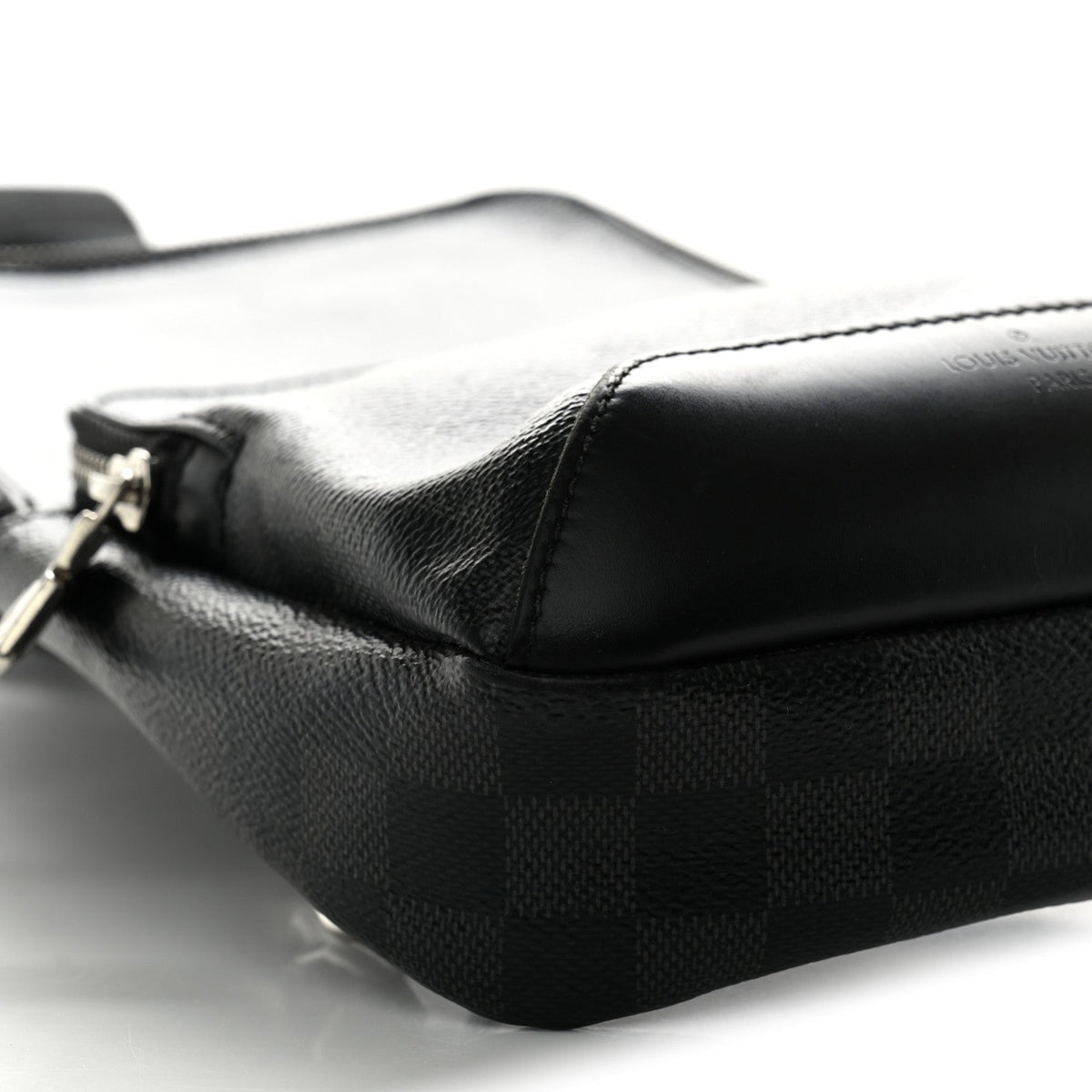 Damier Graphite Avenue Sling Bag Onyx Silver