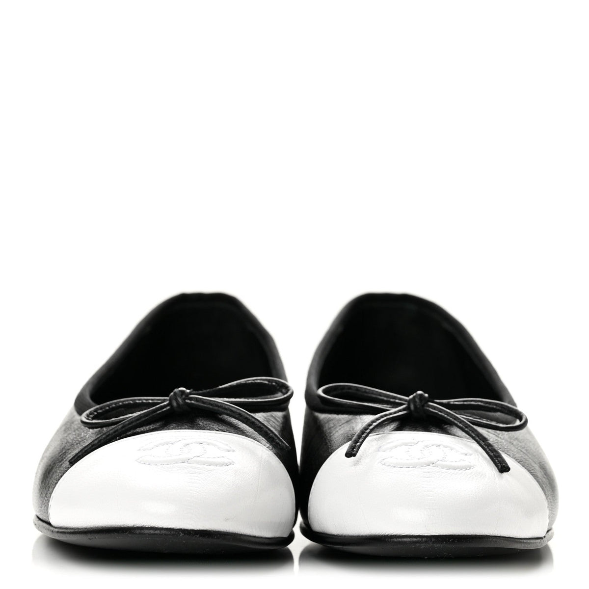Crumpled Shiny Lambskin CC Cap Toe Ballerina Flats 37.5 Black White