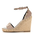 Grained Calfskin Rockstud Ankle Strap Espadrille 15/105mm Wedge Sandals 35 Poudre Natural