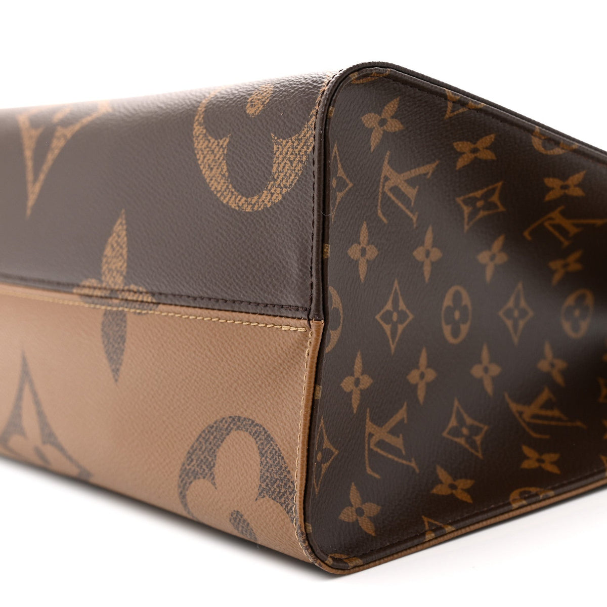 Reverse Monogram Giant Onthego MM