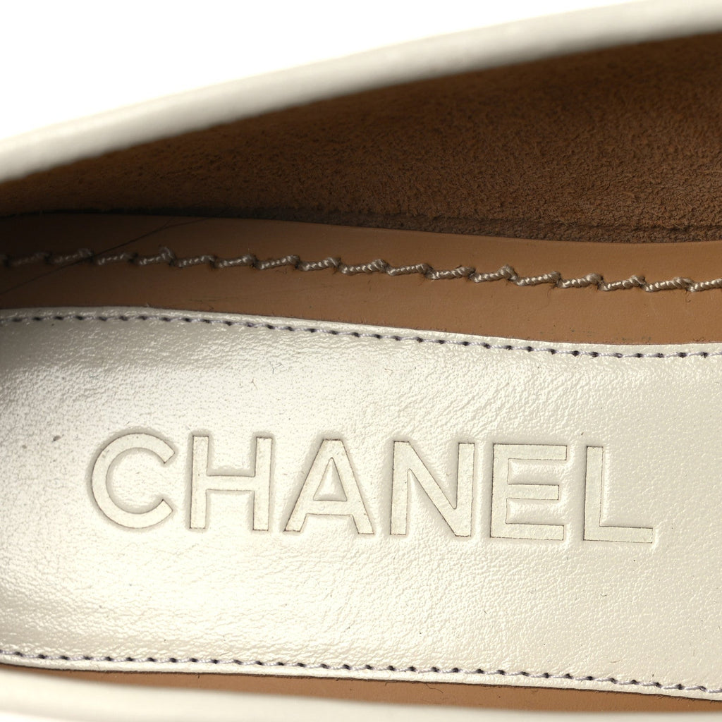 Shiny Calfskin Pearl CC Mocassin Loafers 36 White