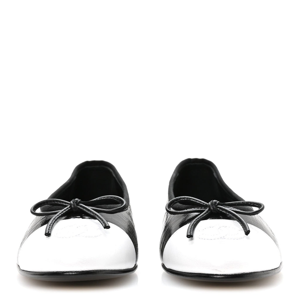 Crumpled Shiny Lambskin Cap Toe CC Ballerina Flats 38 Black White