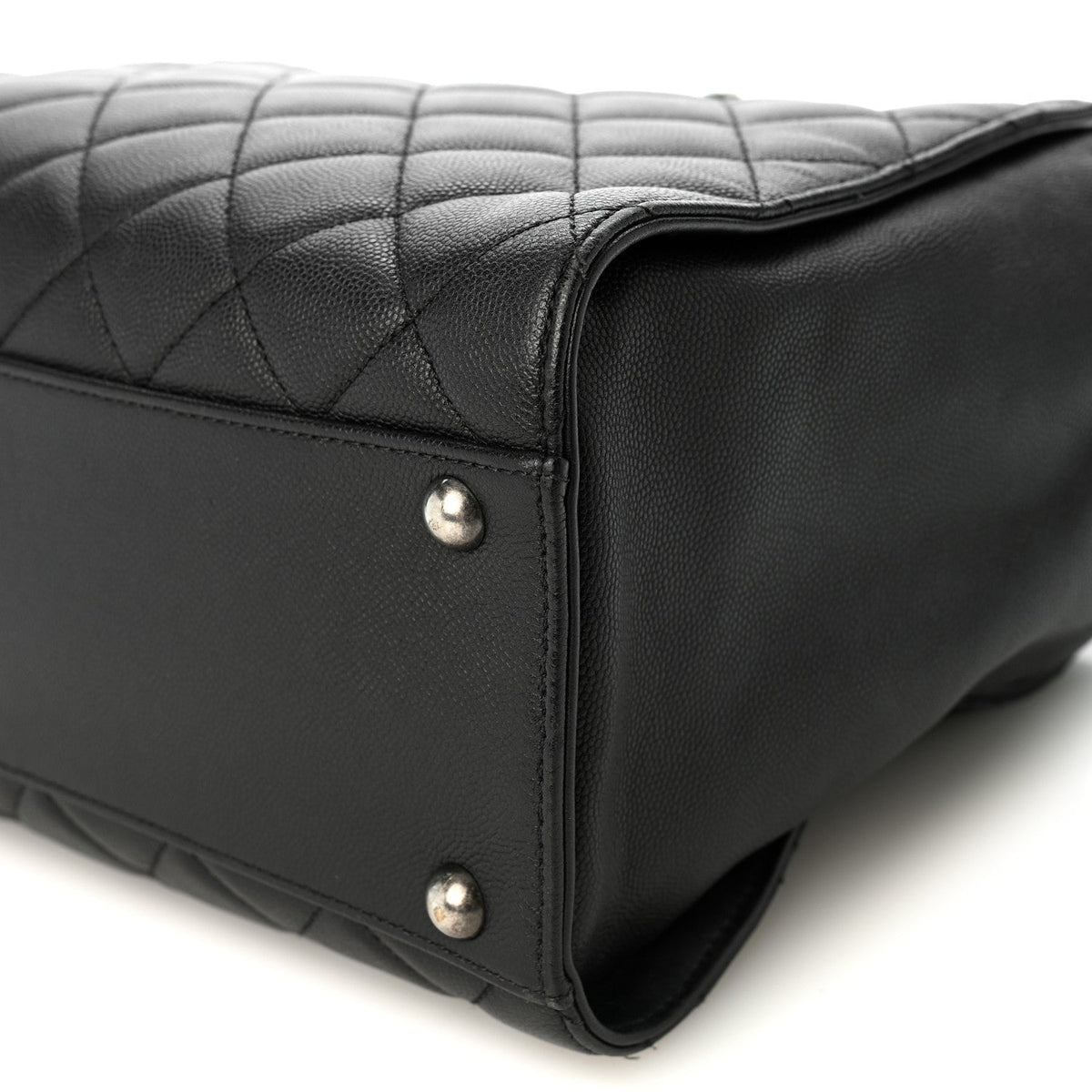 Caviar Quilted Medium CC Bucket Bag Black