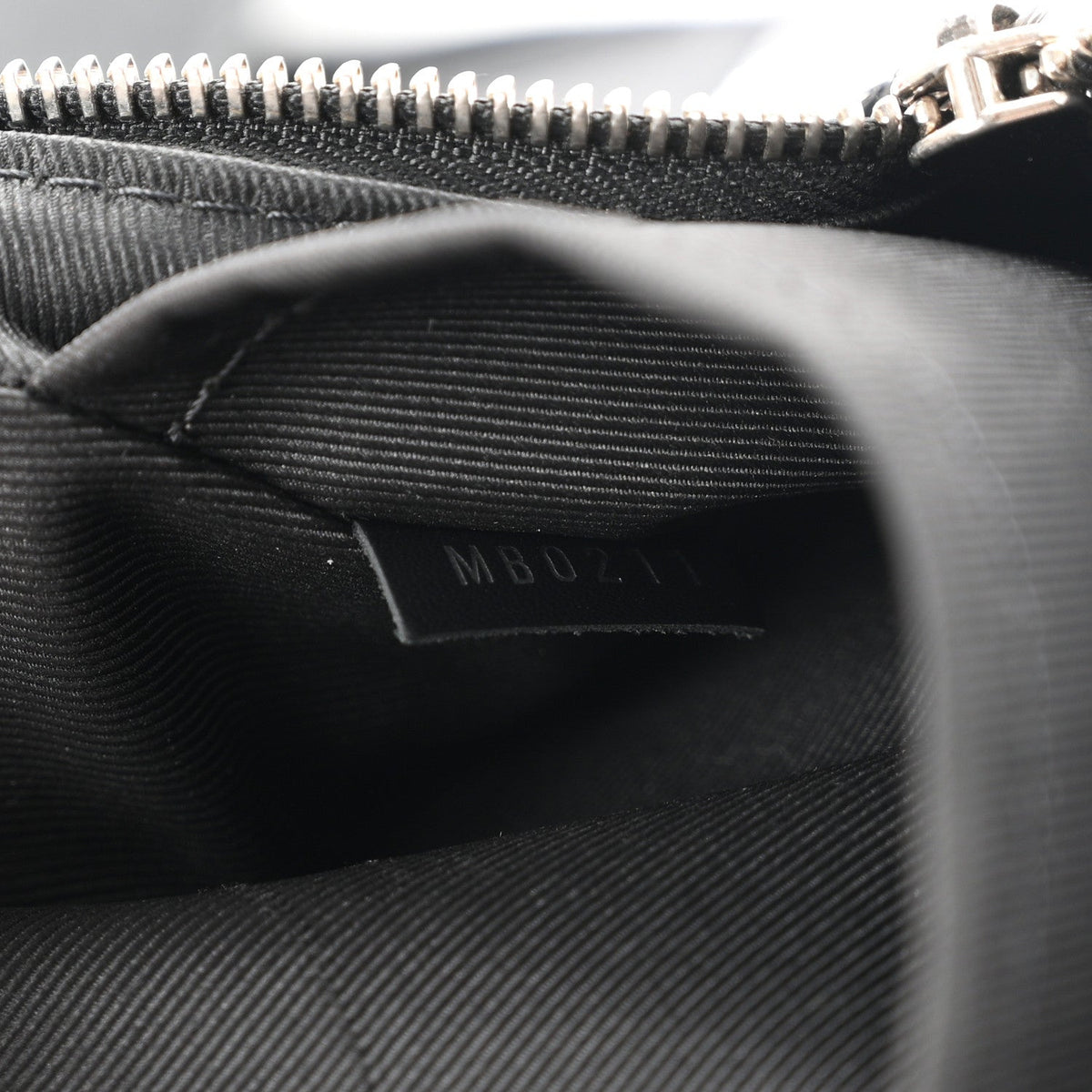 Damier Graphite Avenue Sling Bag