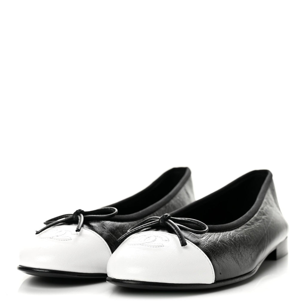 Crumpled Shiny Lambskin CC Cap Toe Ballerina Flats 39 Black White