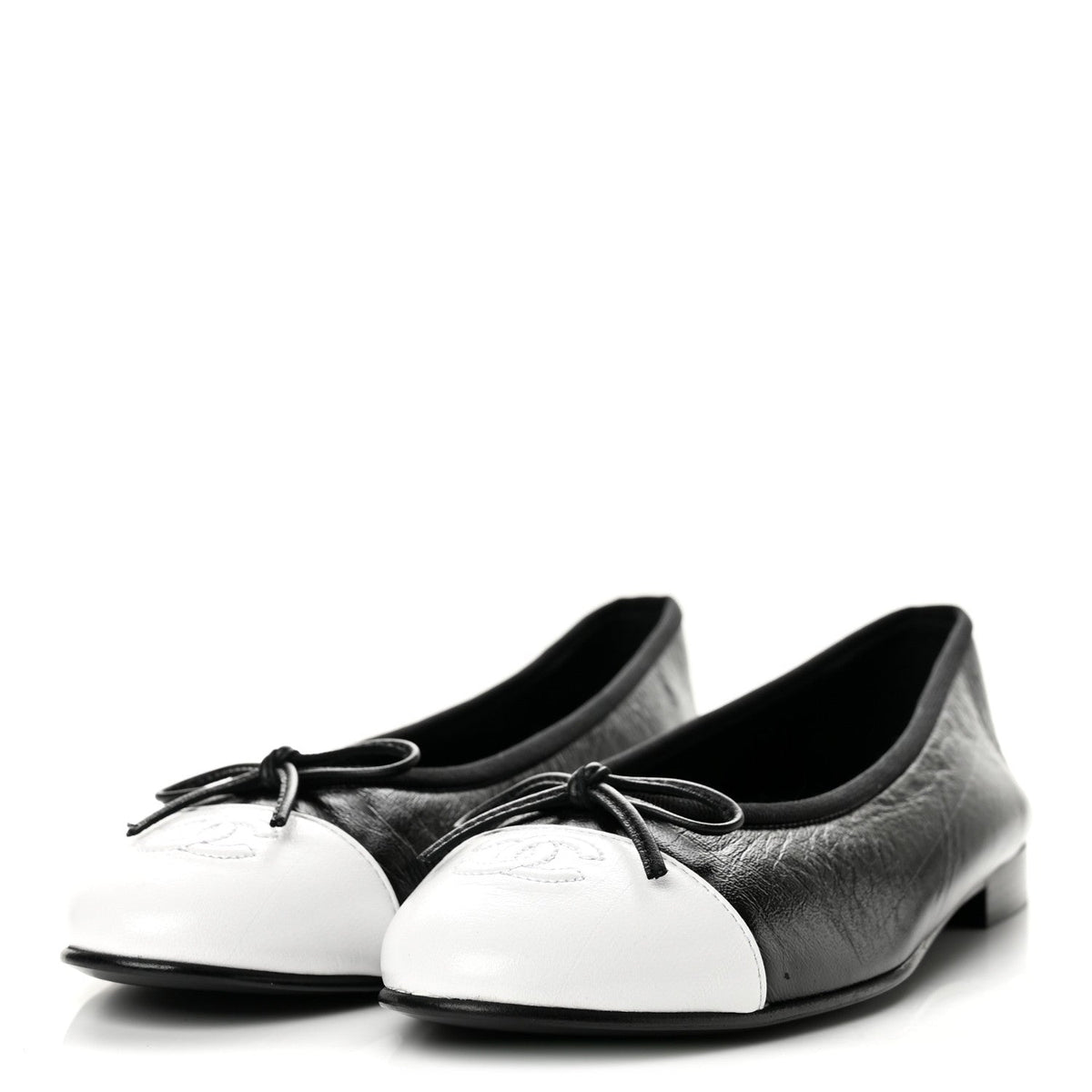 Crumpled Shiny Lambskin CC Cap Toe Ballerina Flats 39 Black White